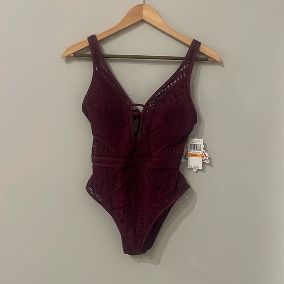 Becca Color Play One Piece Swimsuit, Plunge Neck, crochet, Plum, Size Small - Picture 3 of 6